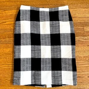 Talbots black and whits buffalo plaid skirt.